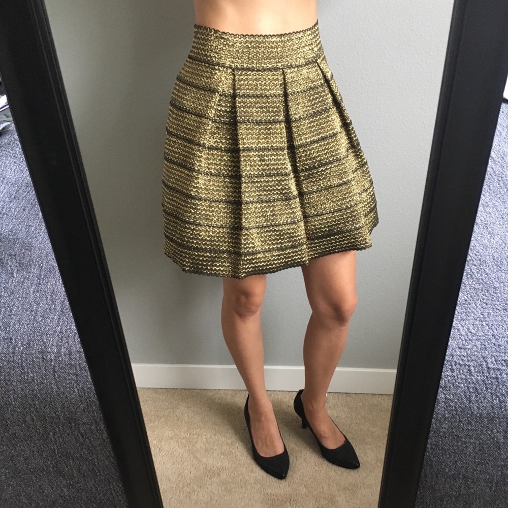 Black and gold skirt with zipper closure - Picture 5 of 6